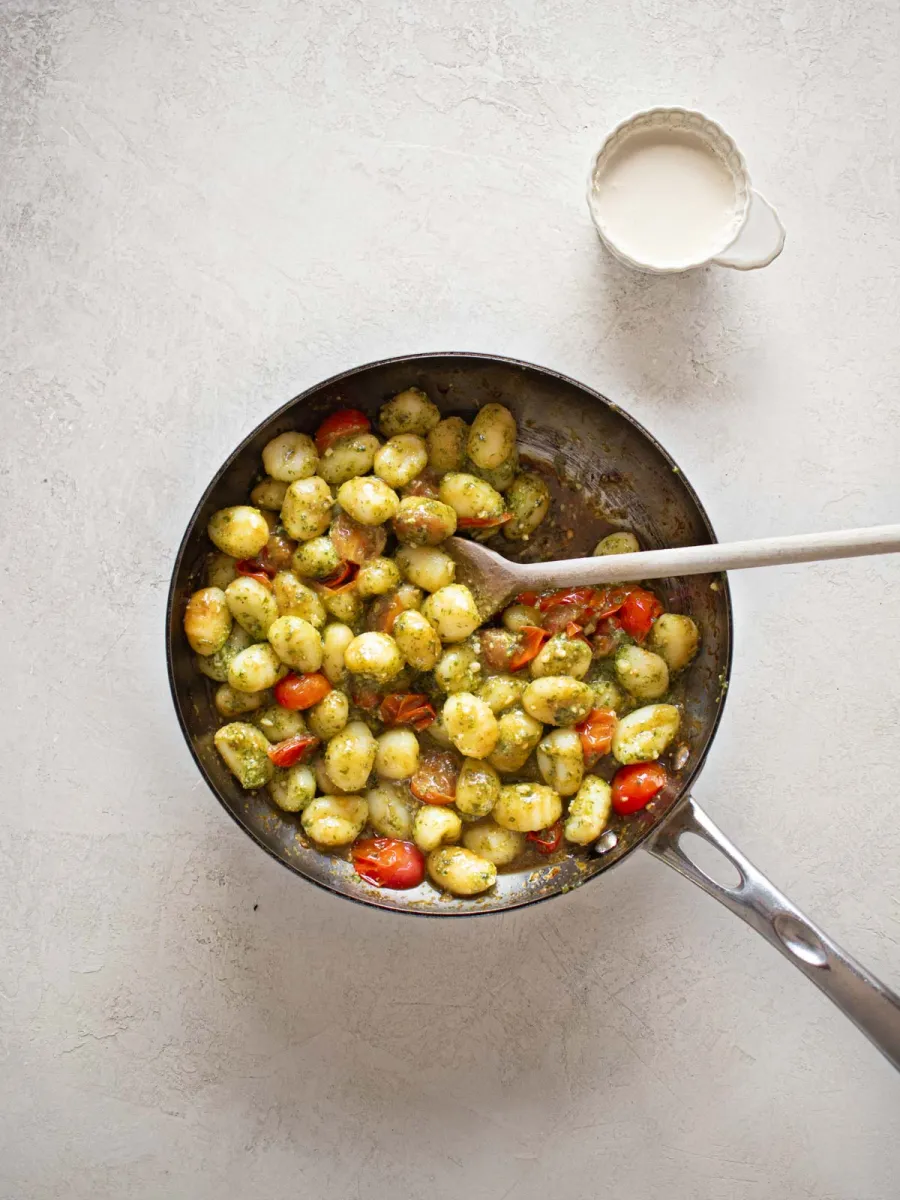 Krémové gnocchi s kuřecím masem a pestem