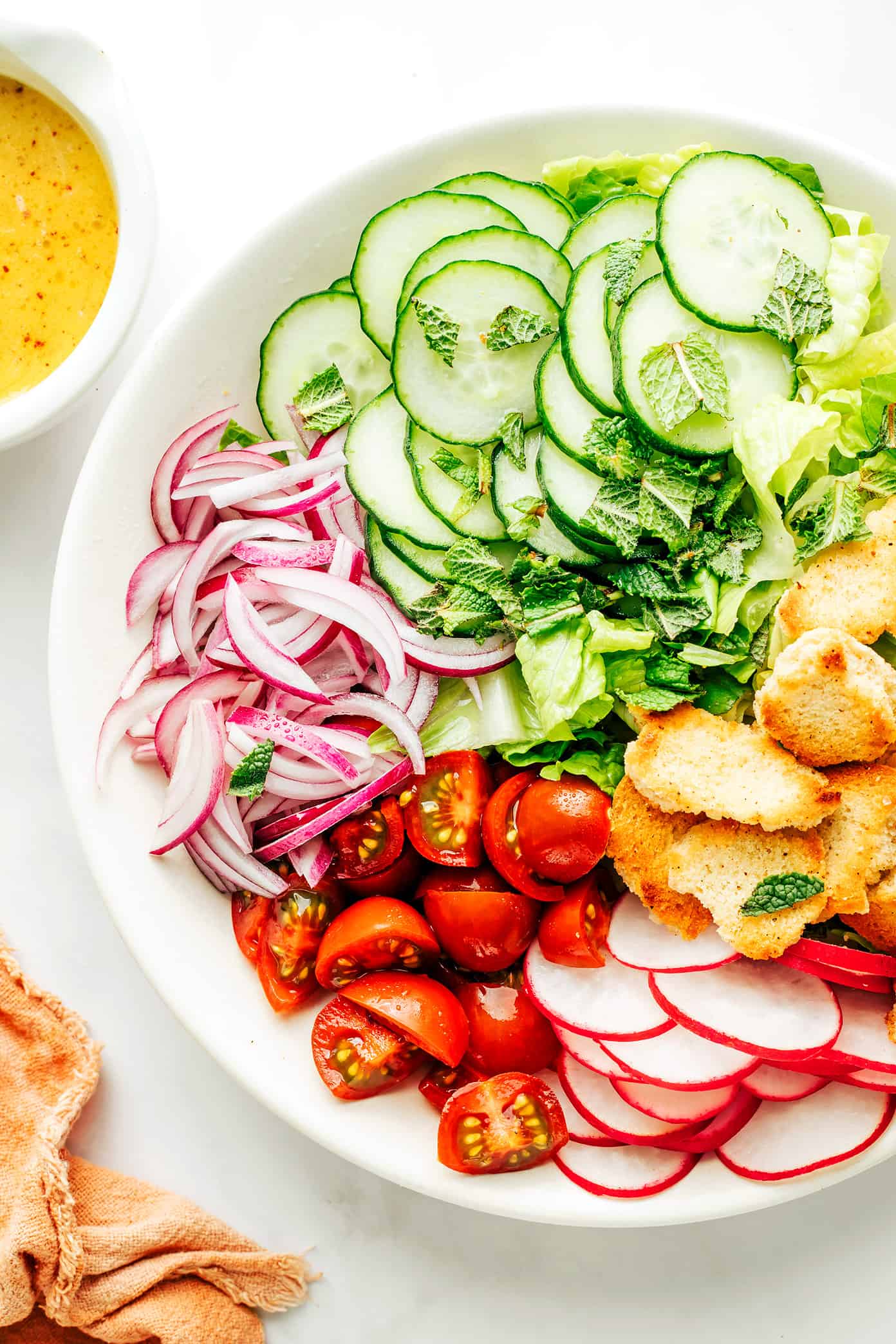 Fattoush Salát – Křupavý zázrak s čerstvými bylinkami