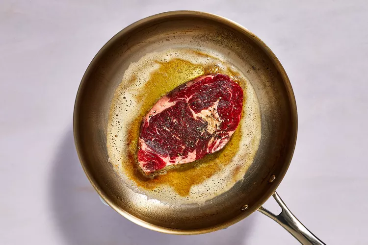 Steak au Poivre s omáčkou z červeného vína: Neodolatelný steak s lahodnou omáčkou